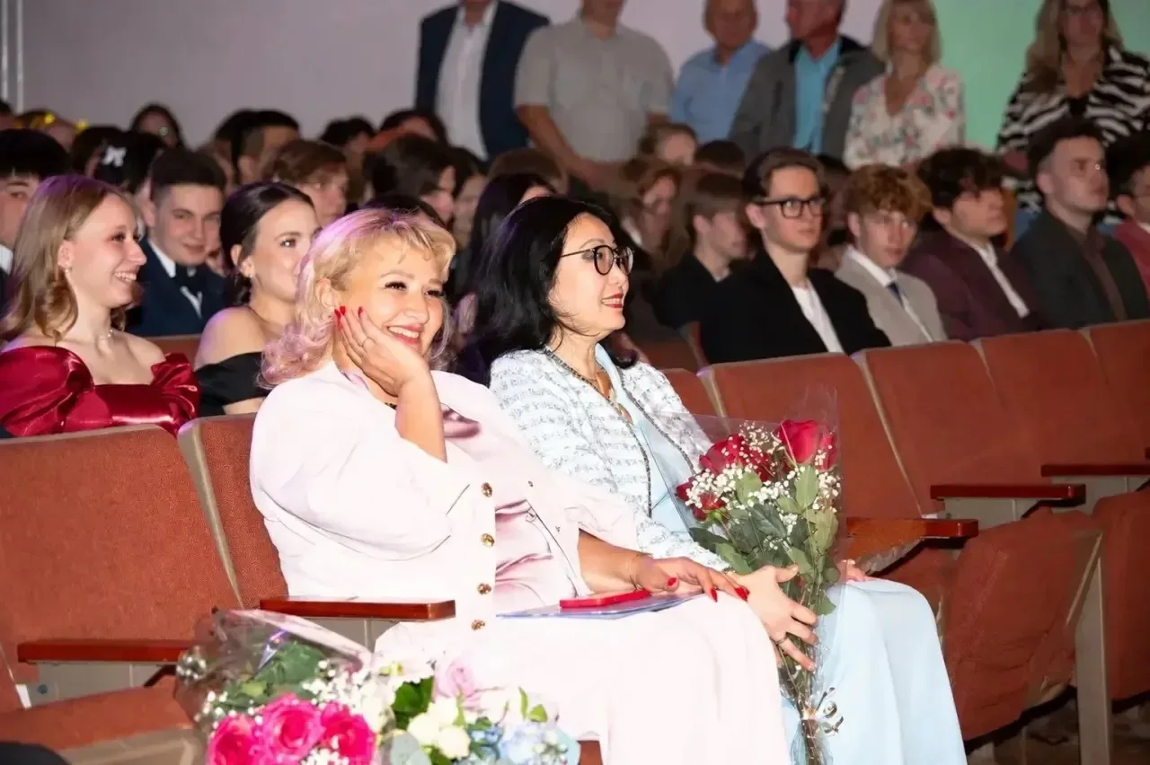 🎉 Сегодня особенный день — свой день рождения празднует главный врач Лобненской больницы Тен Виктори