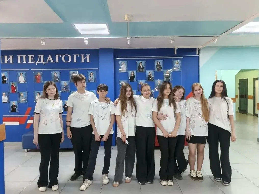 Акция "Марафон пожеланий на белом" Выпускники объединились в добрых пожеланиях!  Сегодня, 21 мая, на