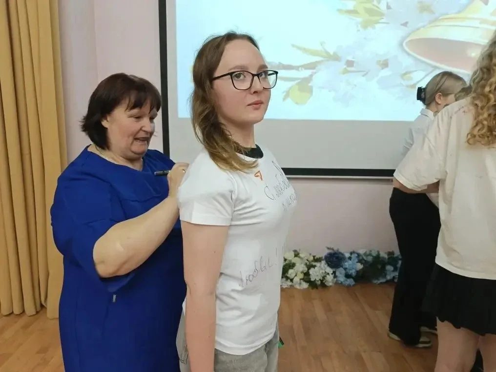 Акция "Марафон пожеланий на белом" Выпускники объединились в добрых пожеланиях!  Сегодня, 21 мая, на