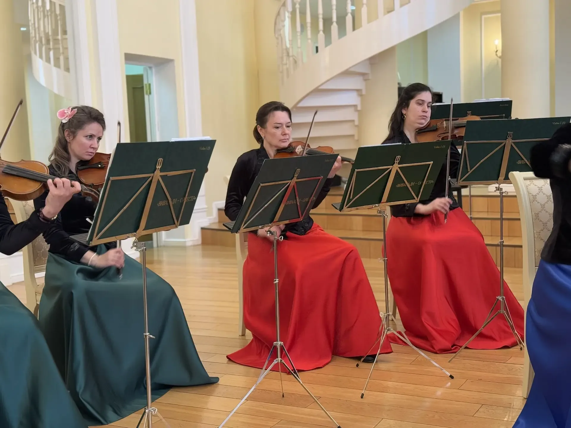 Где слова бессильны, там говорит музыка 🎶   В нашей «Музыкальной гостиной» классика оживает в новых 