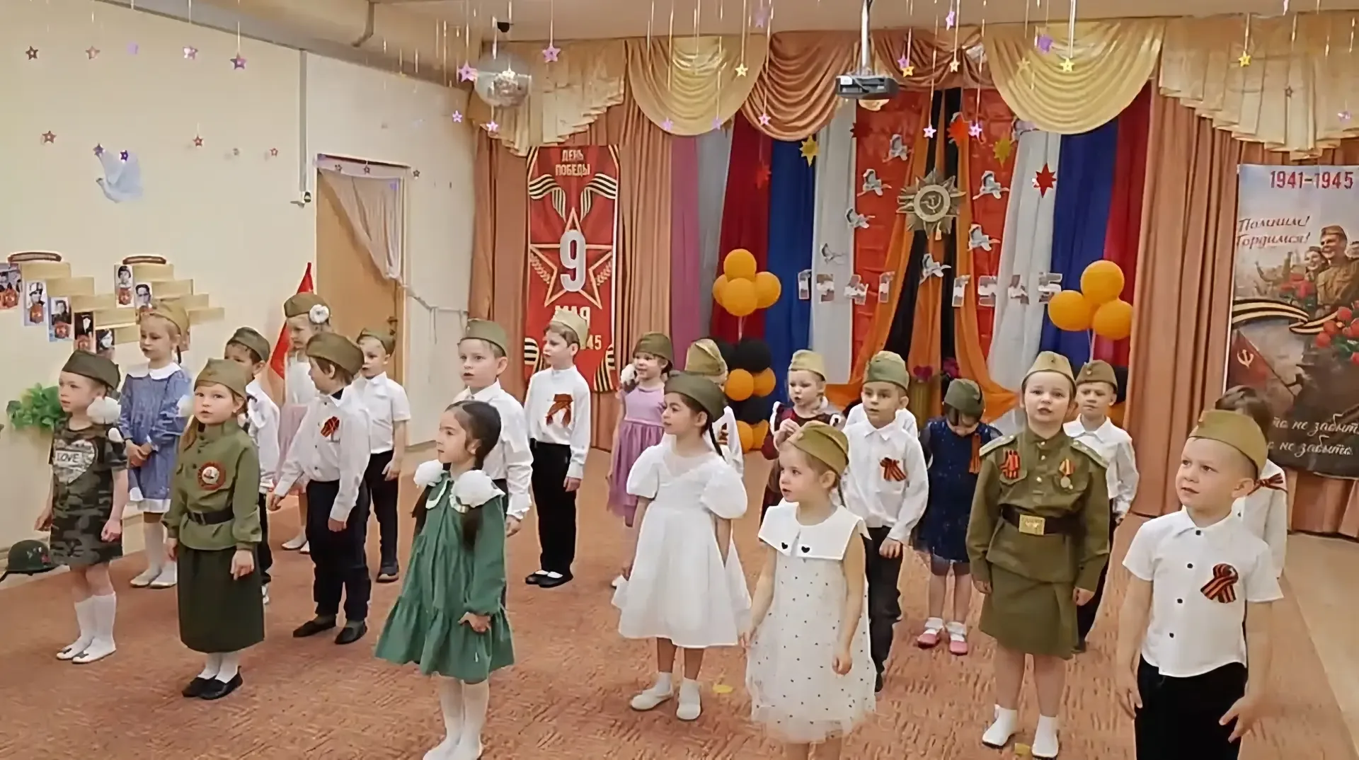 ❤️День Победы в детских садах  Праздничные выходные мы завершаем кадрами наших замечательных малышей