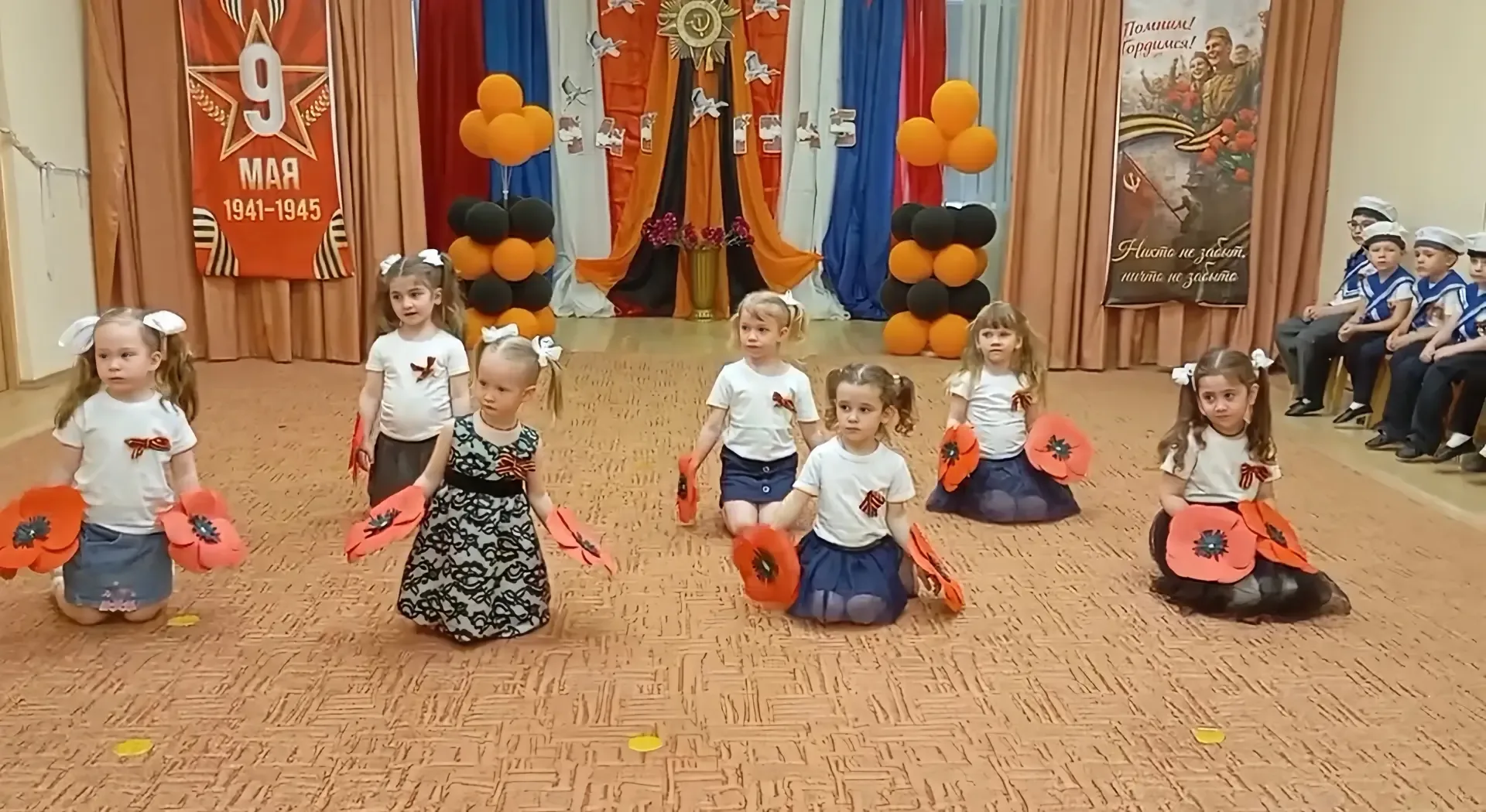 ❤️День Победы в детских садах  Праздничные выходные мы завершаем кадрами наших замечательных малышей