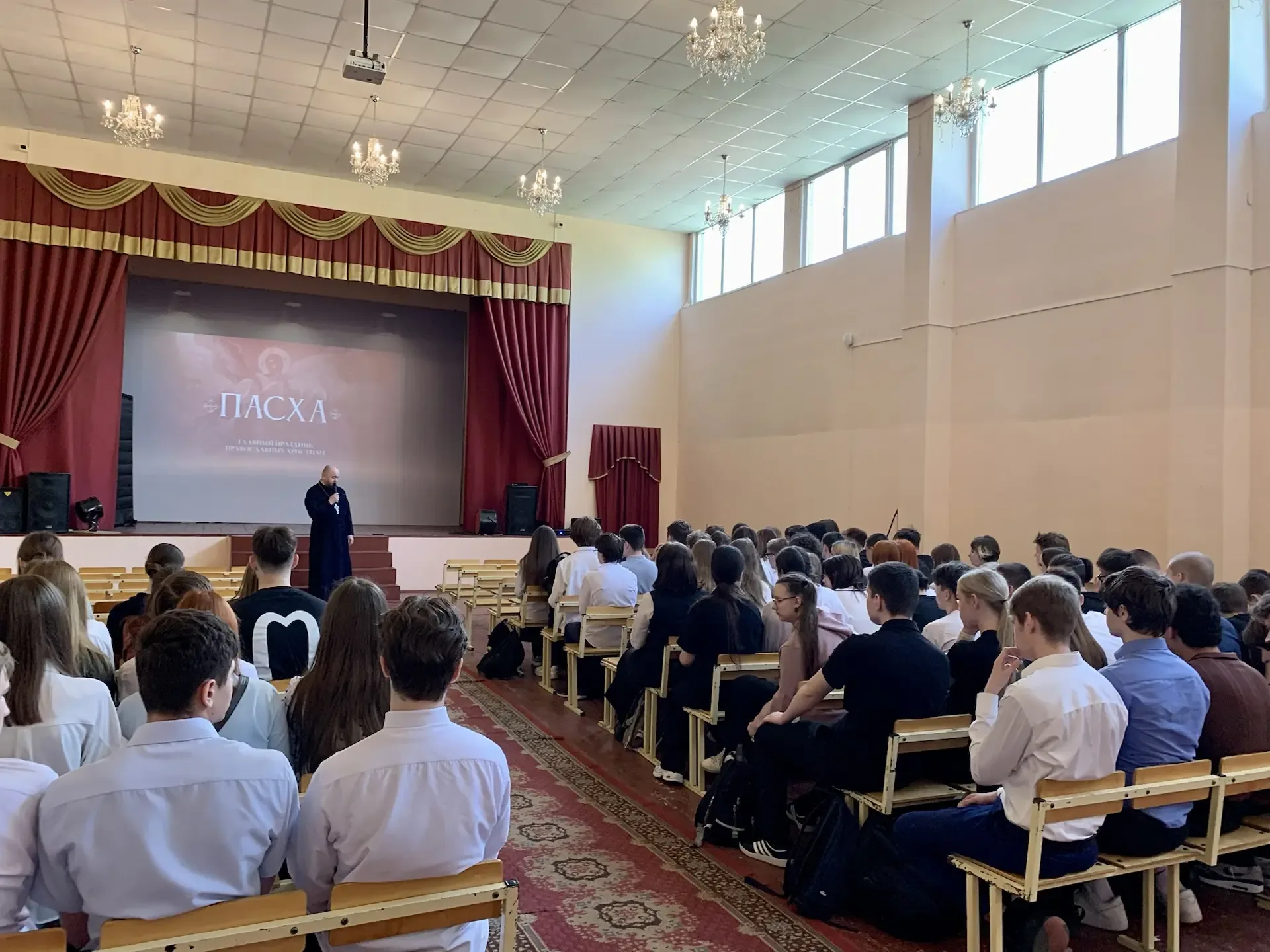 💥 15 мая в МОУ «Гимназия» состоялась встреча выпускников 9‑х и 11‑х классов с иереем Александром Кув