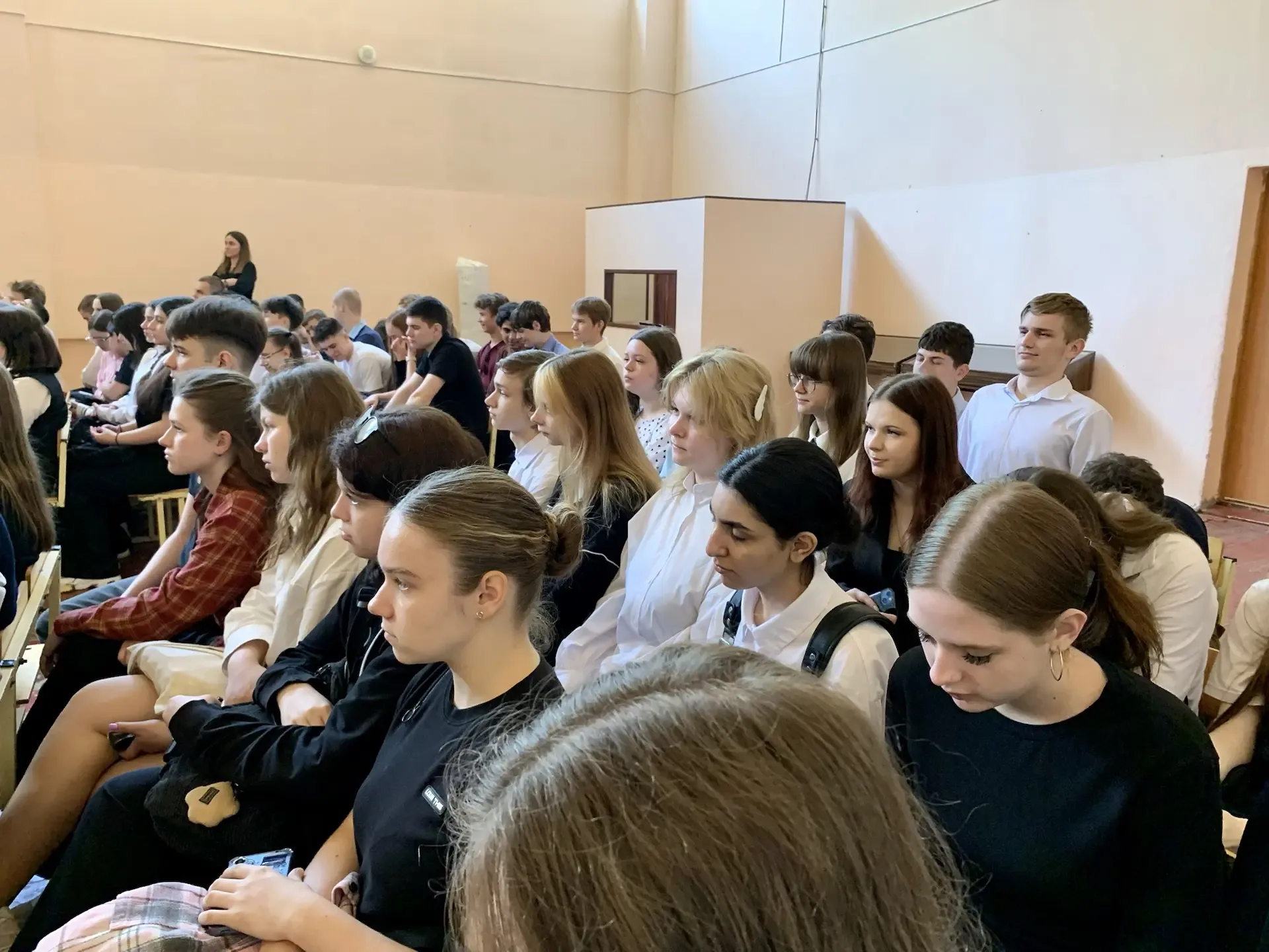 💥 15 мая в МОУ «Гимназия» состоялась встреча выпускников 9‑х и 11‑х классов с иереем Александром Кув