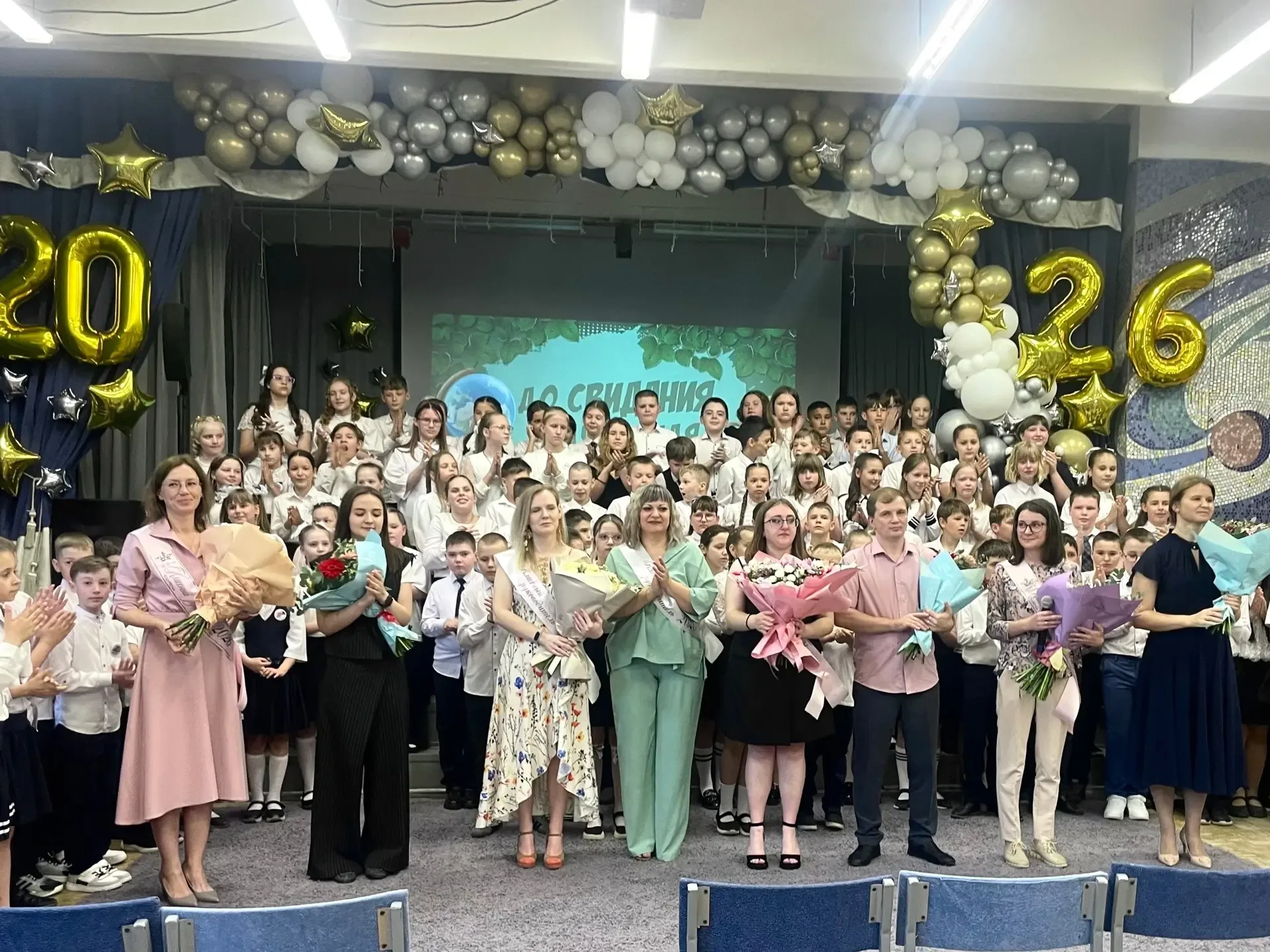 🎊 Сегодня состоялся выпускной для учеников 4-х классов: ребята прощались со своими первыми учителями