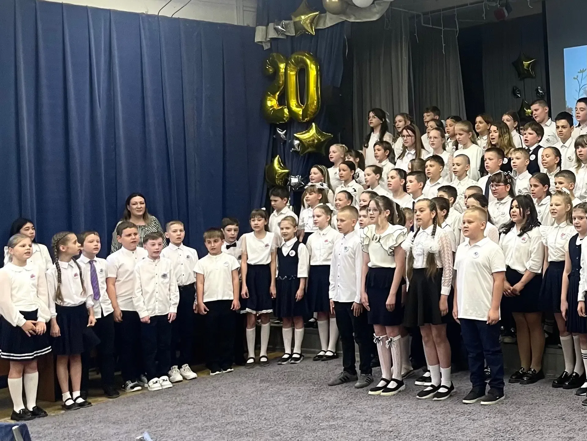 🎊 Сегодня состоялся выпускной для учеников 4-х классов: ребята прощались со своими первыми учителями
