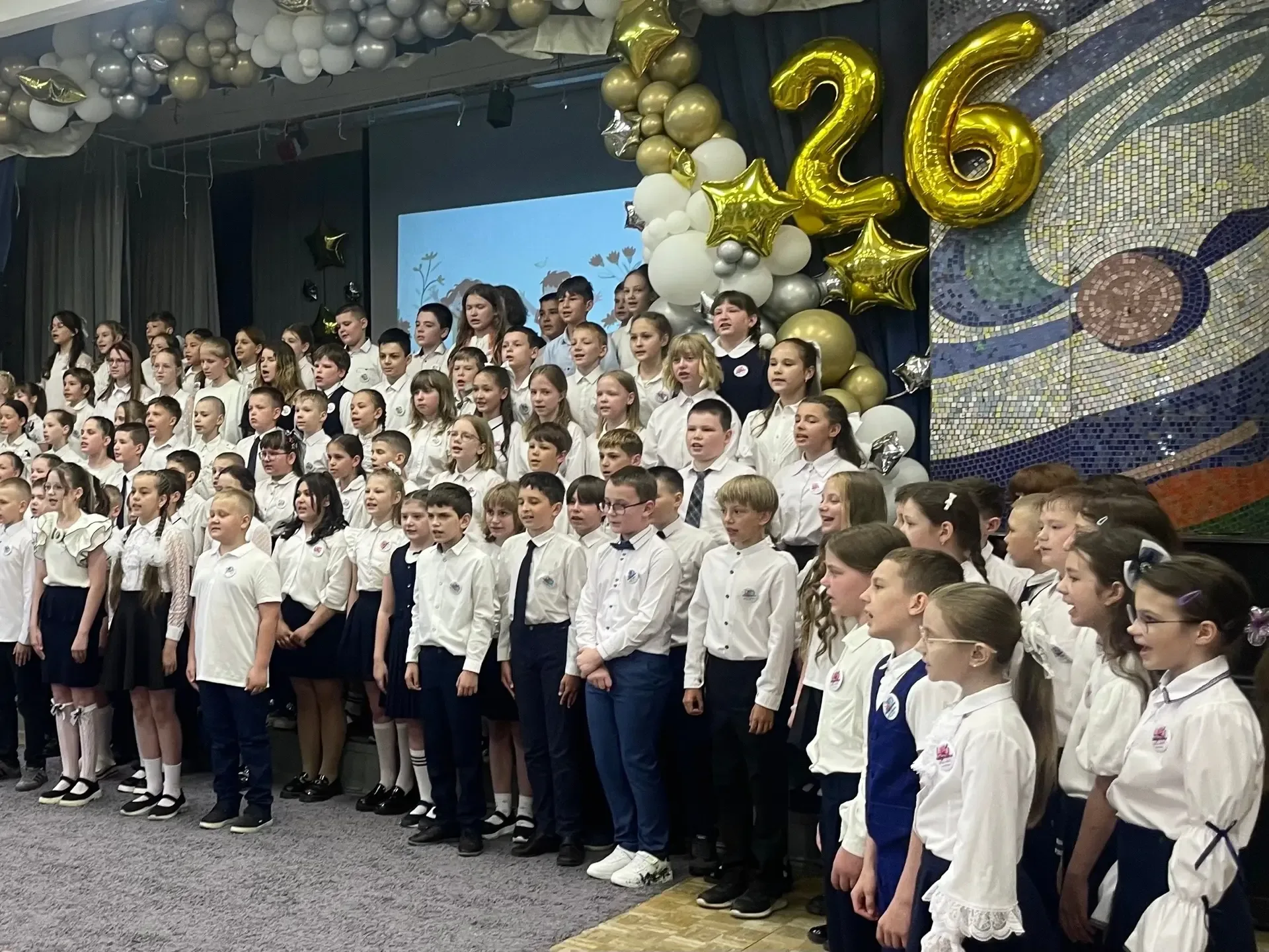 🎊 Сегодня состоялся выпускной для учеников 4-х классов: ребята прощались со своими первыми учителями