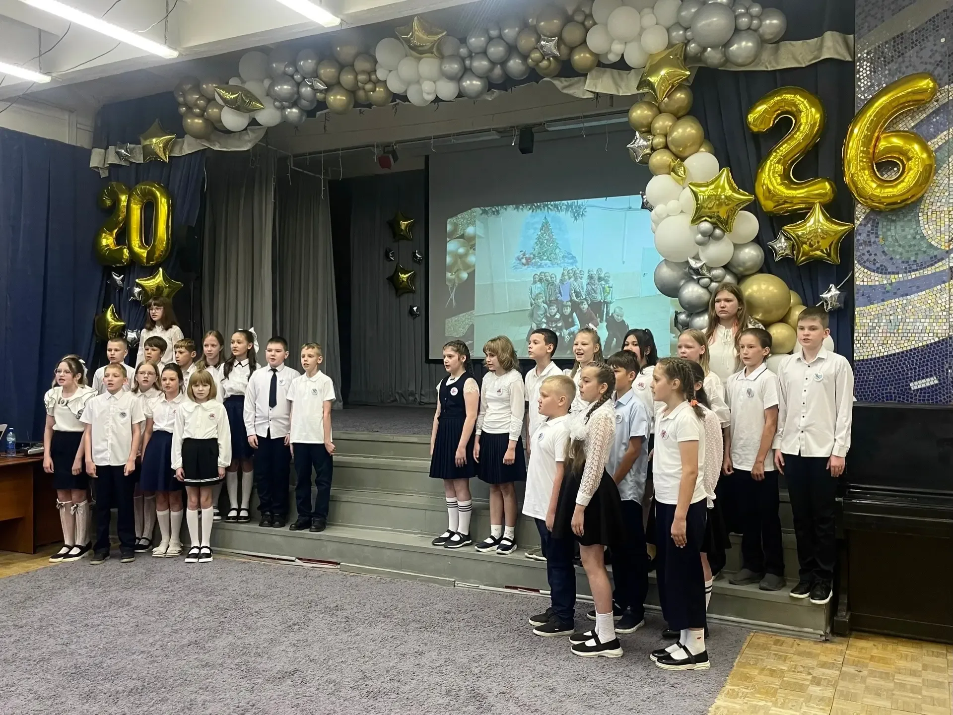 🎊 Сегодня состоялся выпускной для учеников 4-х классов: ребята прощались со своими первыми учителями
