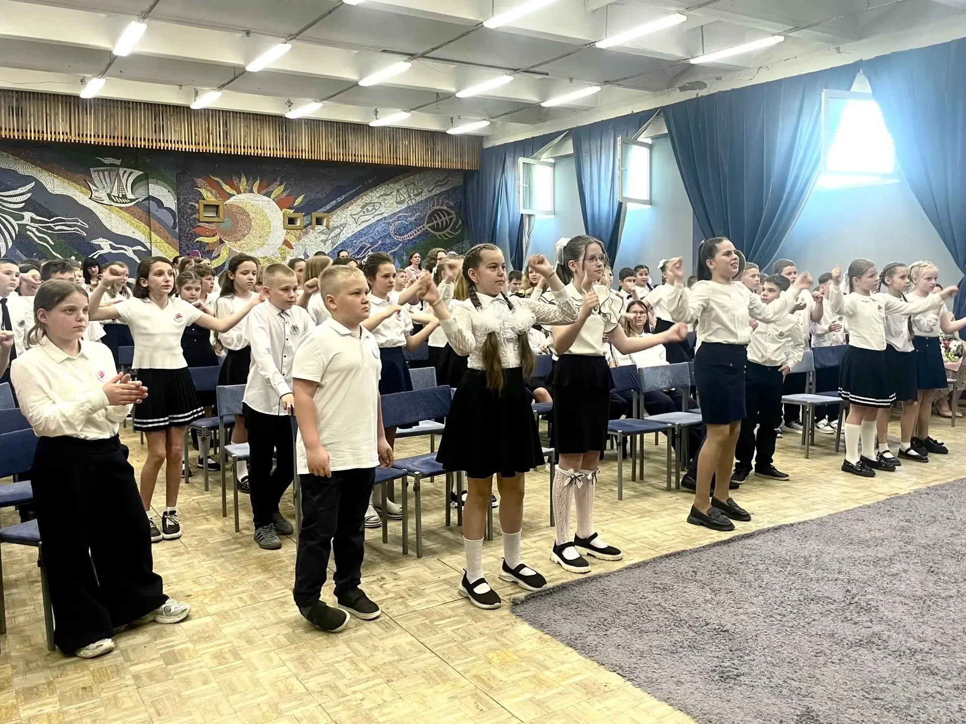 🎊 Сегодня состоялся выпускной для учеников 4-х классов: ребята прощались со своими первыми учителями