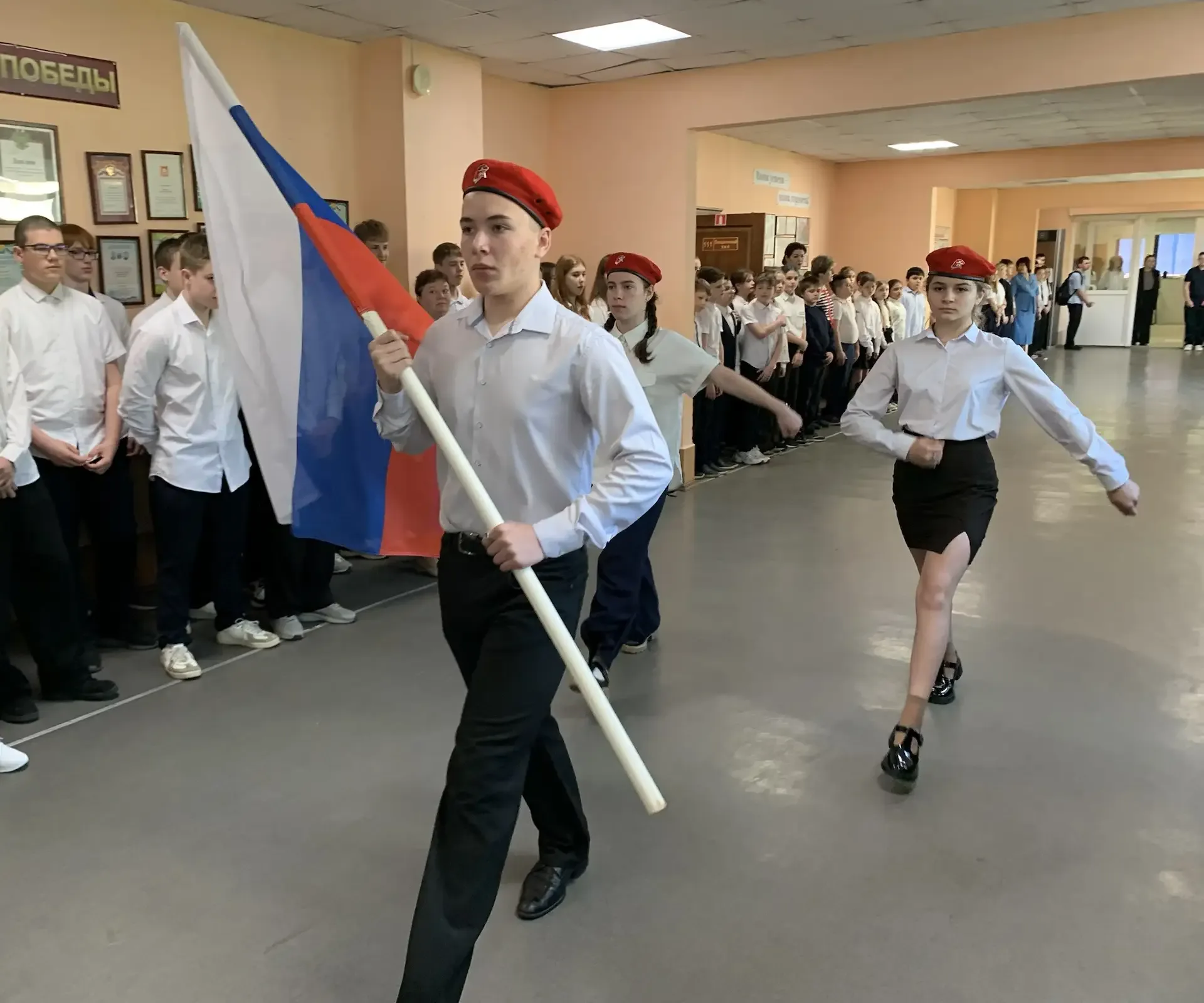 🇷🇺 РАЗГОВОРЫ О ВАЖНОМ! 🇷🇺  🇷🇺 Утро понедельника 18 мая 2026 года в Гимназии традиционно началось с т