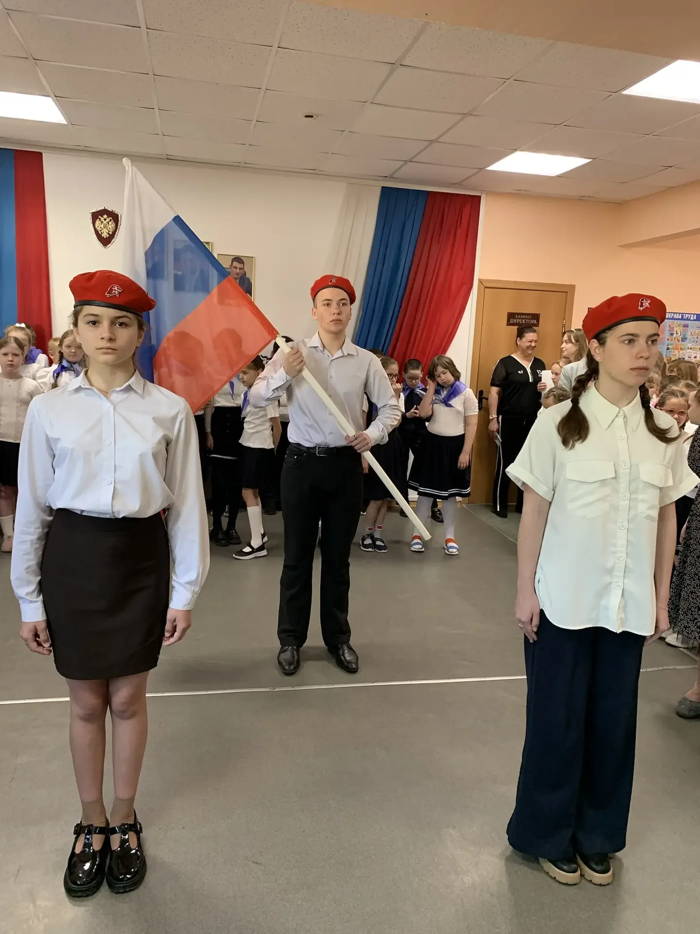 🇷🇺 РАЗГОВОРЫ О ВАЖНОМ! 🇷🇺  🇷🇺 Утро понедельника 18 мая 2026 года в Гимназии традиционно началось с т