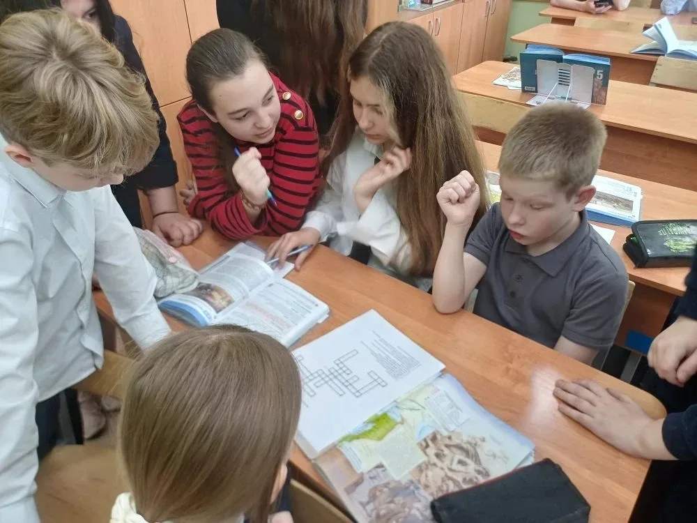 В рамках программы "Педагогический практикум" учащиеся пед. класса провели открытый урок по истории.