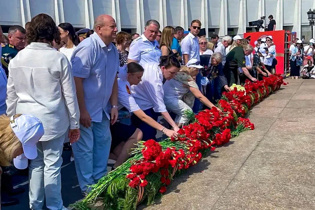 🎖 Наши кадеты — участники парада «Не прервется связь поколений»    На Поклонной горе прошел ежегодны