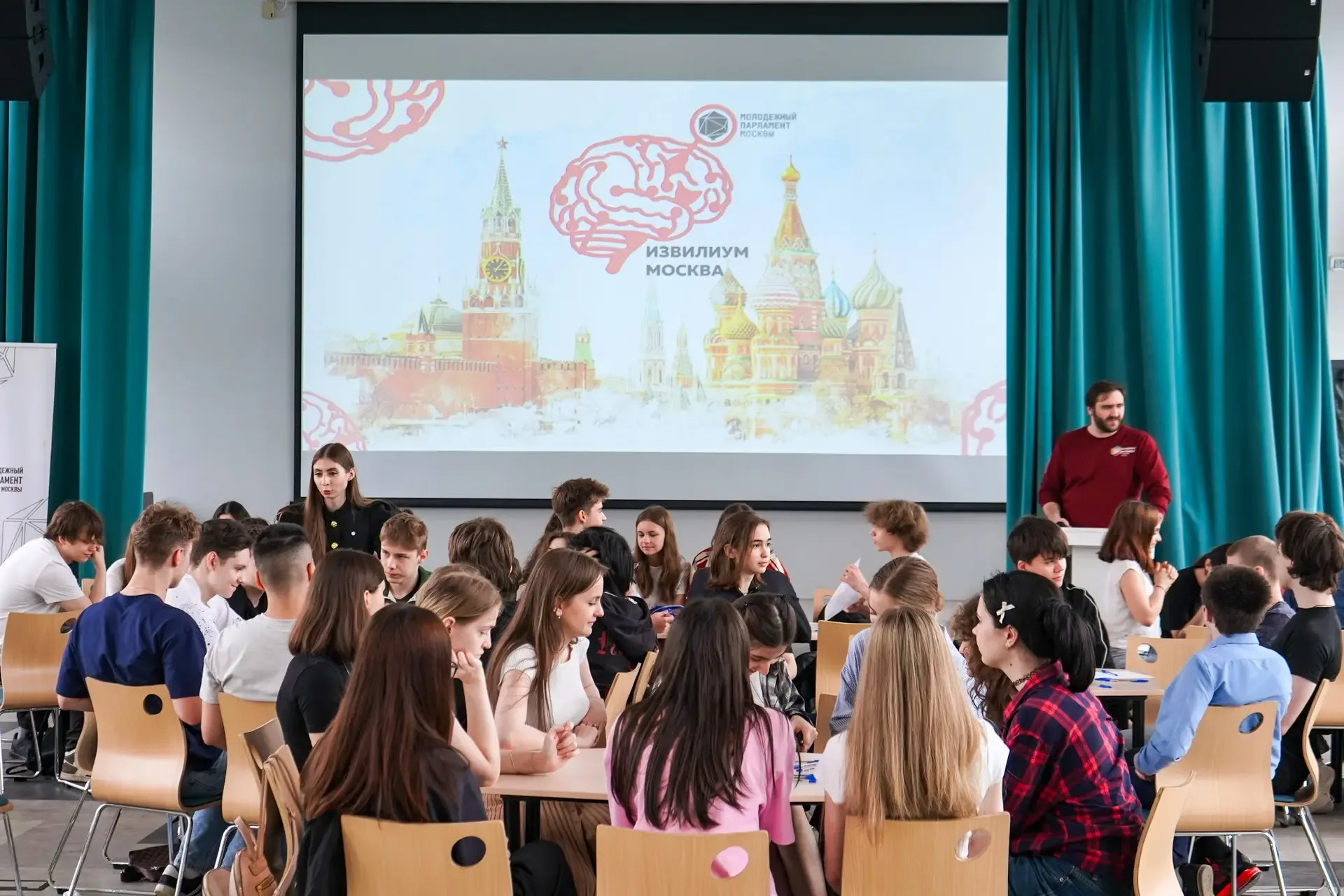 💬 Встреча с председателем Молодежной палаты района Ивановское  Активисты нашей школы из 8-10 классов