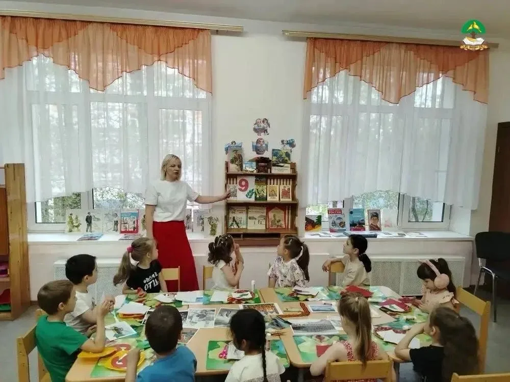 Маленькие сердца, большая память ❤️  На прошлой неделе в преддверии 81-й годовщины Дня Победы старша