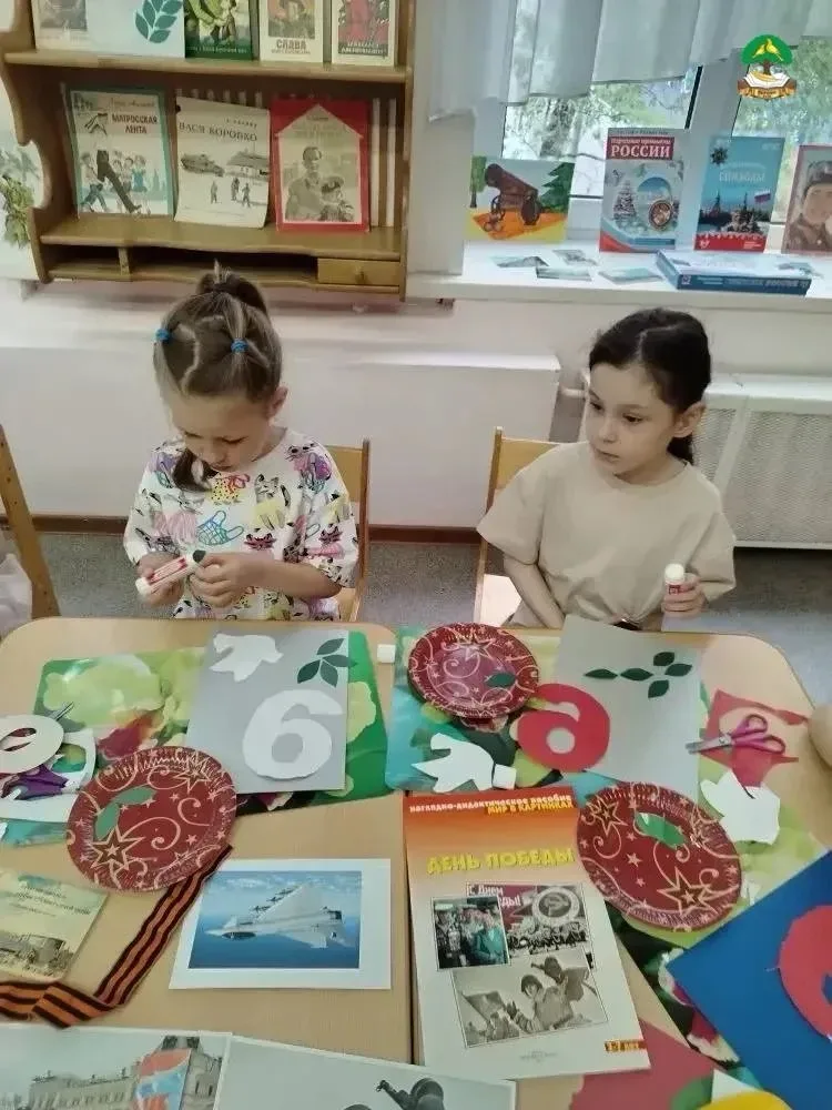 Маленькие сердца, большая память ❤️  На прошлой неделе в преддверии 81-й годовщины Дня Победы старша