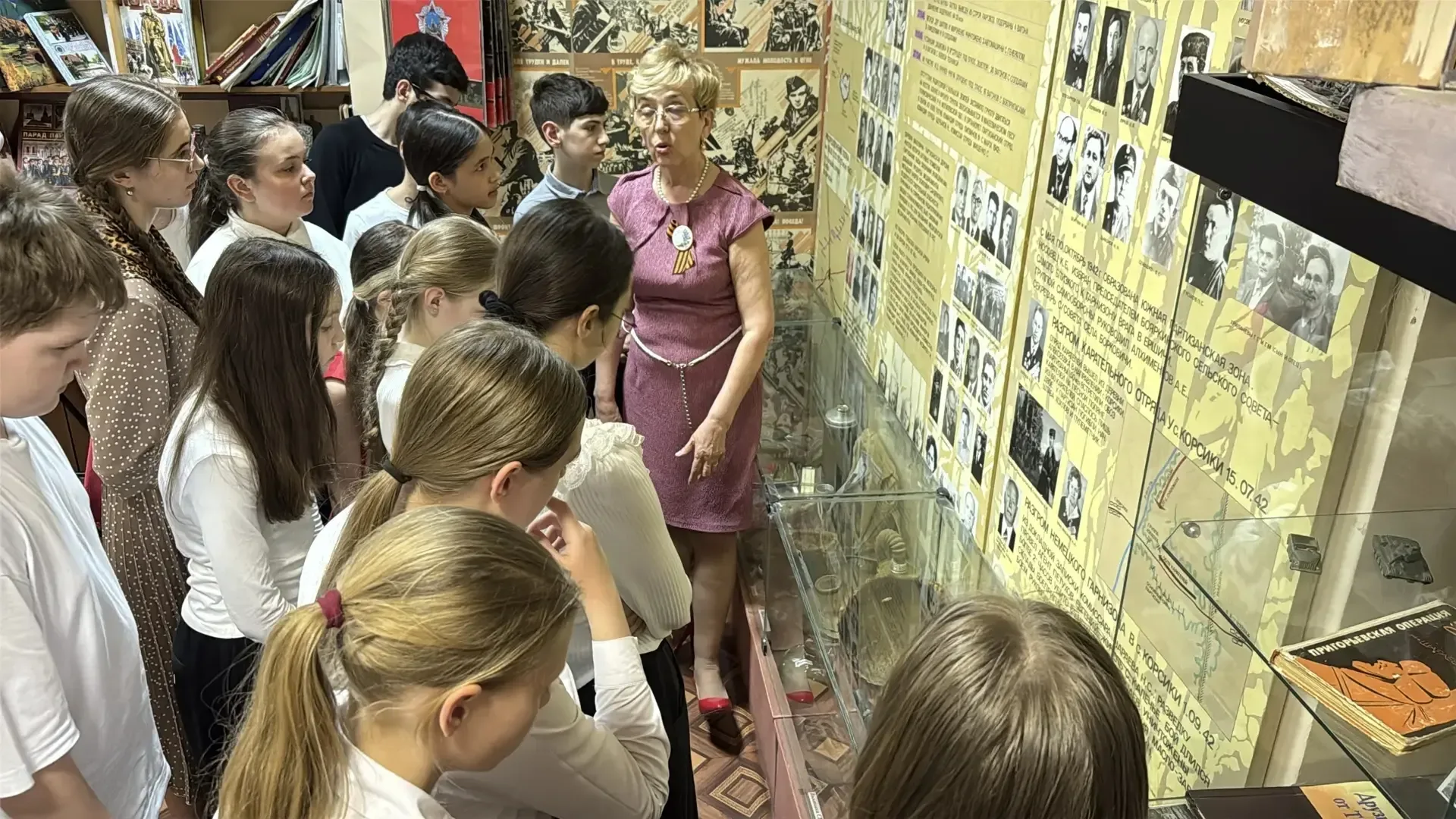 Время с пользой 👍   50 лет памяти, которая оживает в лицах  🏛 В школьном музее «5-ой Ворговской парт