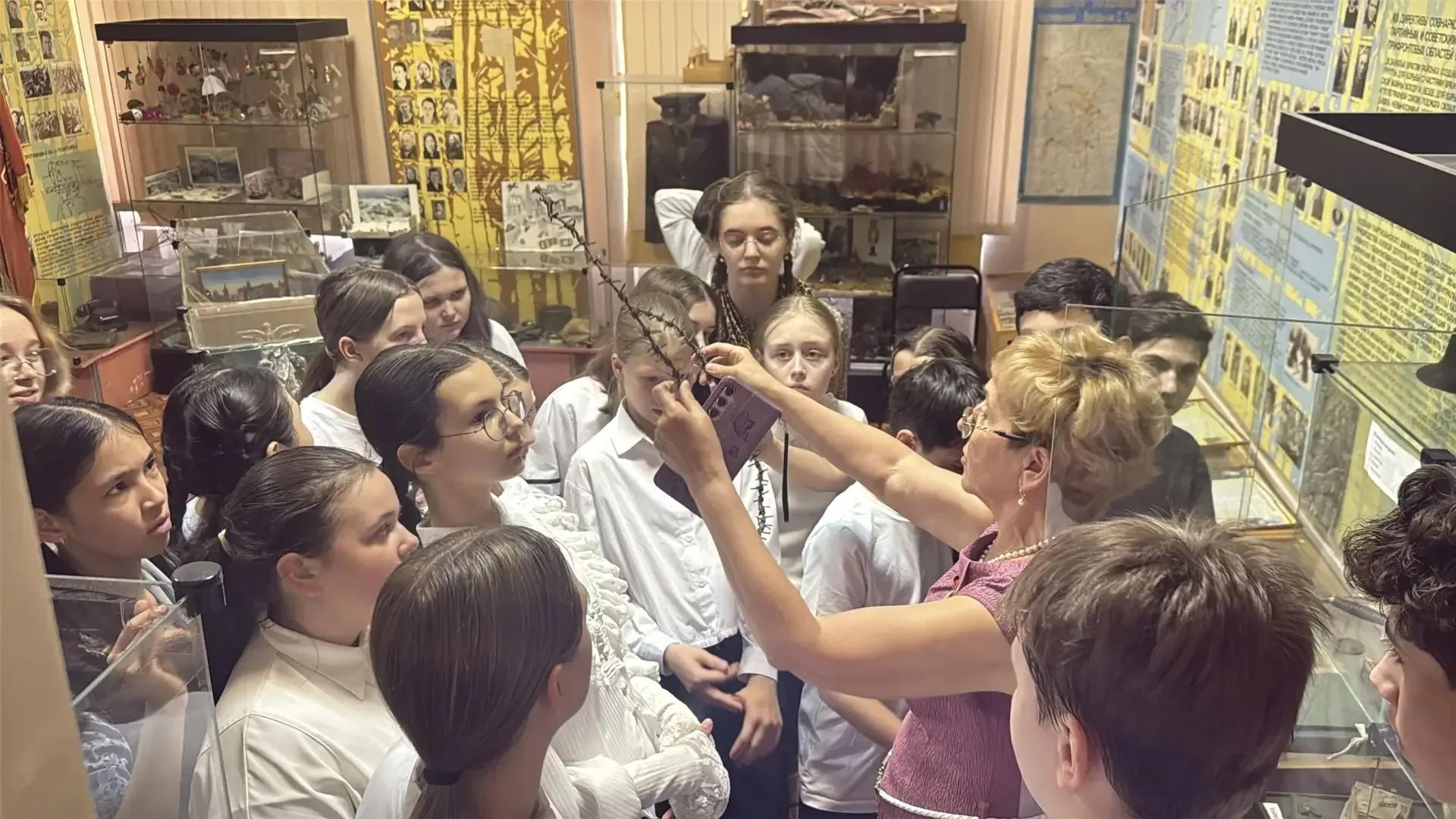 Время с пользой 👍   50 лет памяти, которая оживает в лицах  🏛 В школьном музее «5-ой Ворговской парт