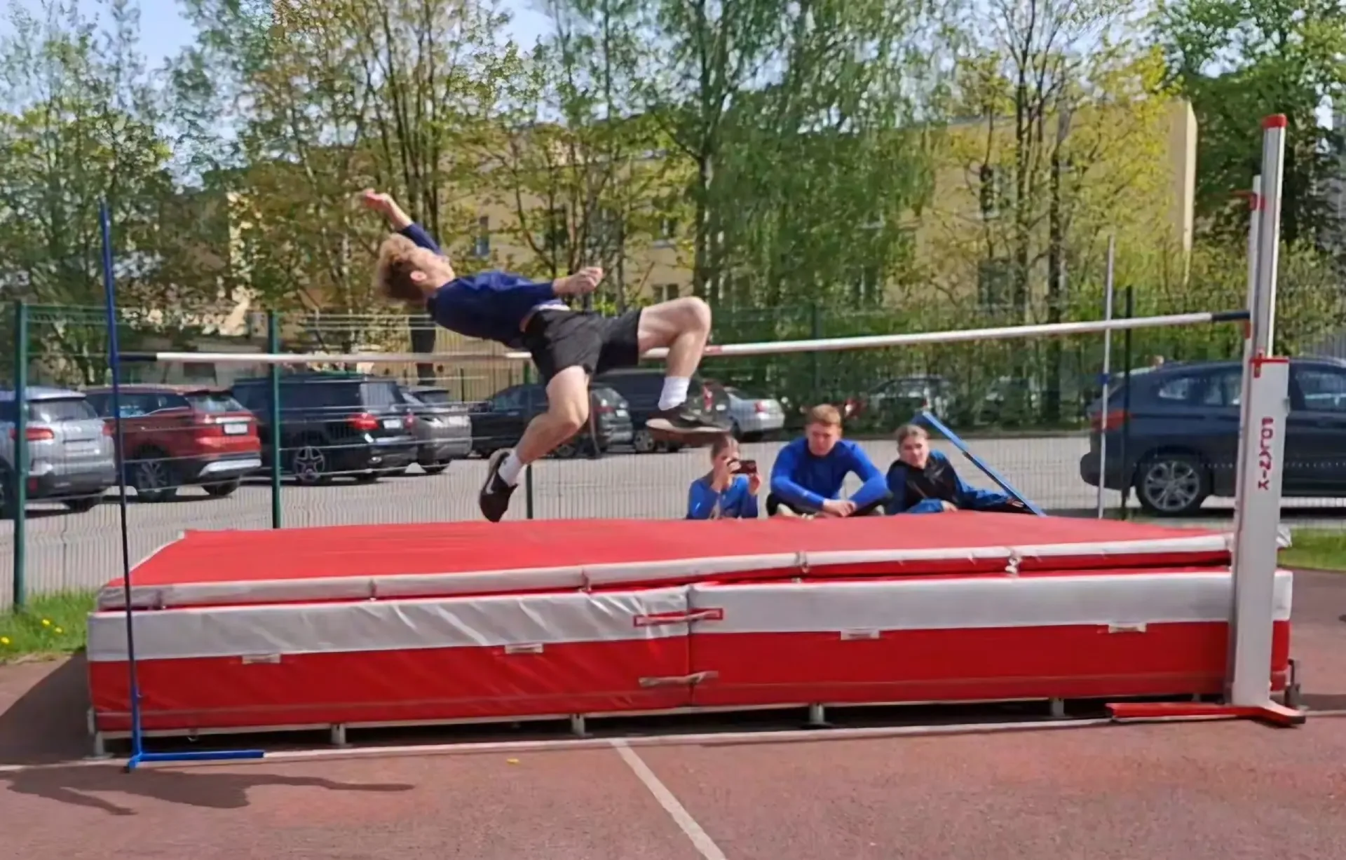 🏆СТУДЕНТЫ ПЕРВОГО КУРСА НГУ ИМ. П. Ф. ЛЕСГАФТА СОСТЯЗАЛИСЬ В ПРЫЖКАХ В ВЫСОТУ🏆   👉12 мая на стадионе