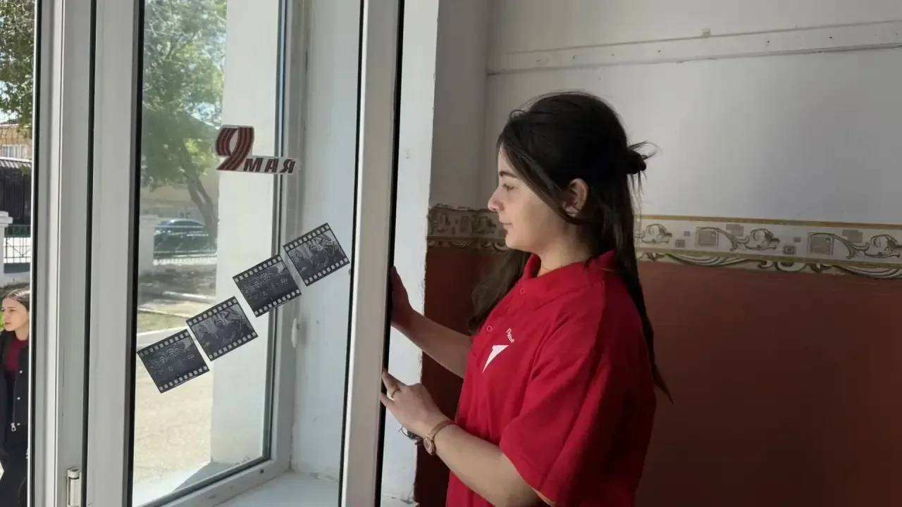 💫 МКОУ «СОШ 1» с гордостью присоединяется к всероссийской акции «Окна Победы»!  🕊️ В преддверии вели