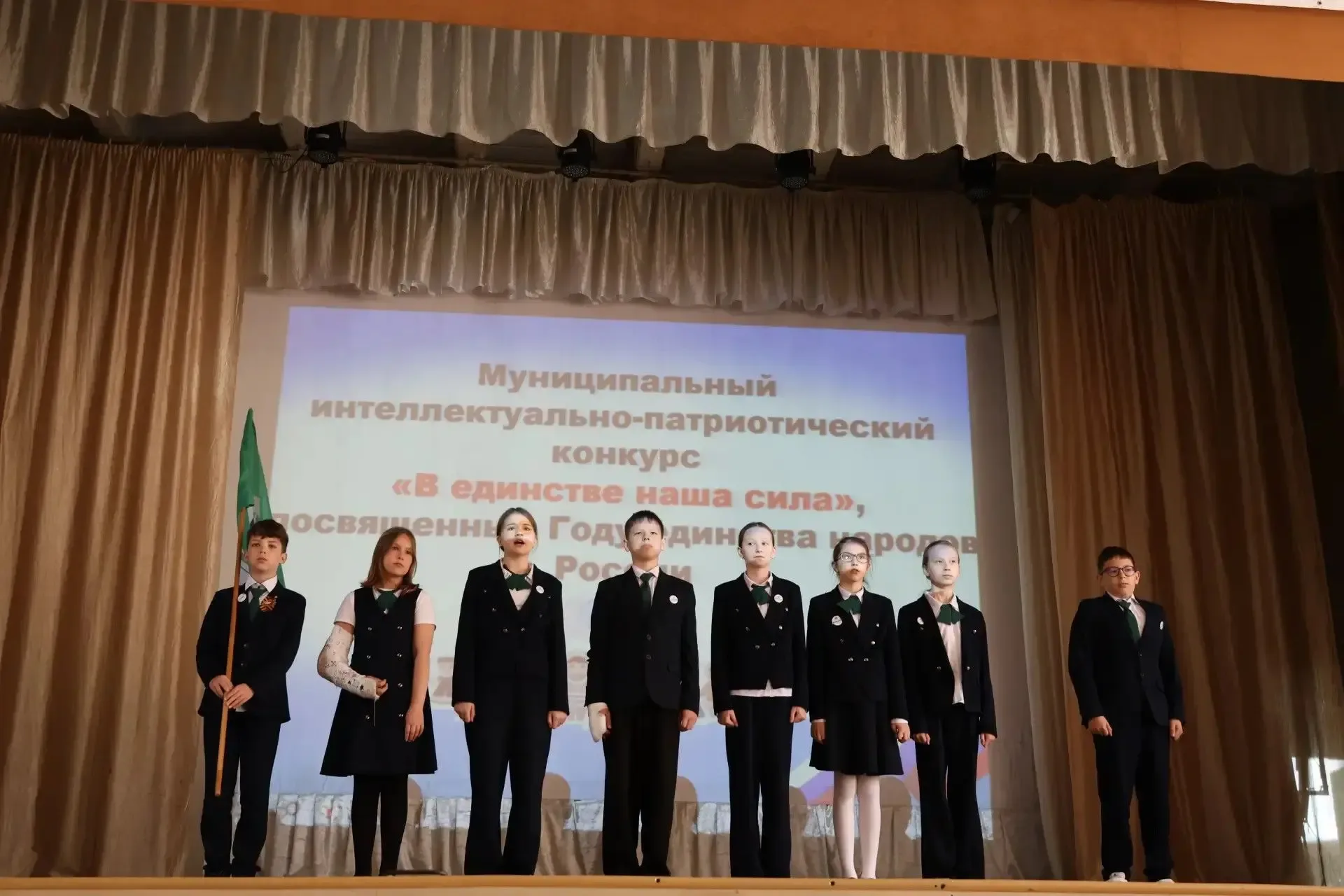 Эколята-лучшие ребята!  19 мая, в День детских общественных объединений, гимназисты традиционно учас