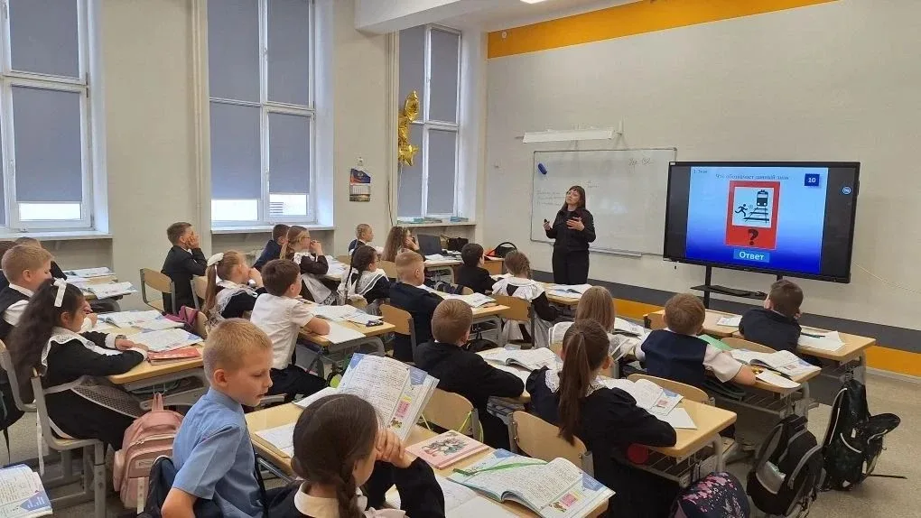 Правила безопасного поведения на объектах РЖД-это важно!  18 мая ученики 3 «Б» и 3 «А» классов встре