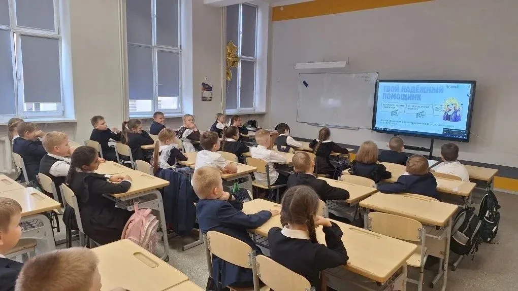 «Звони, если тебе это необходимо!». В гимназии прошла акция в поддержку Дня детского телефона довери