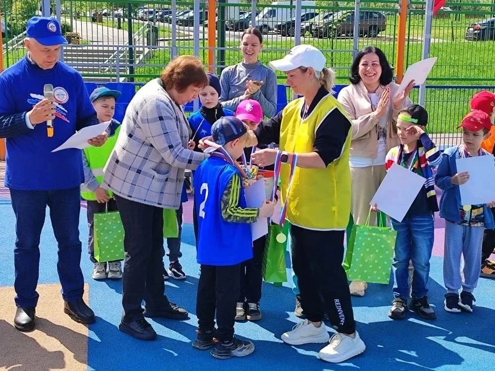 🏆 Победный бросок! Наши дошколята — лучшие в игре в городки!  «Вперед, к Победе!» — под таким девизо