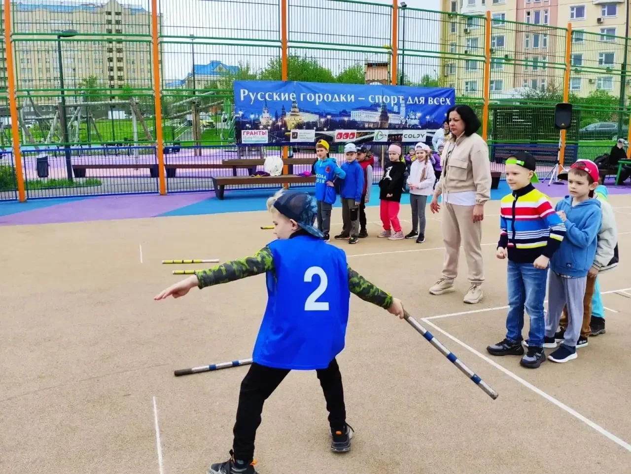 🏆 Победный бросок! Наши дошколята — лучшие в игре в городки!  «Вперед, к Победе!» — под таким девизо