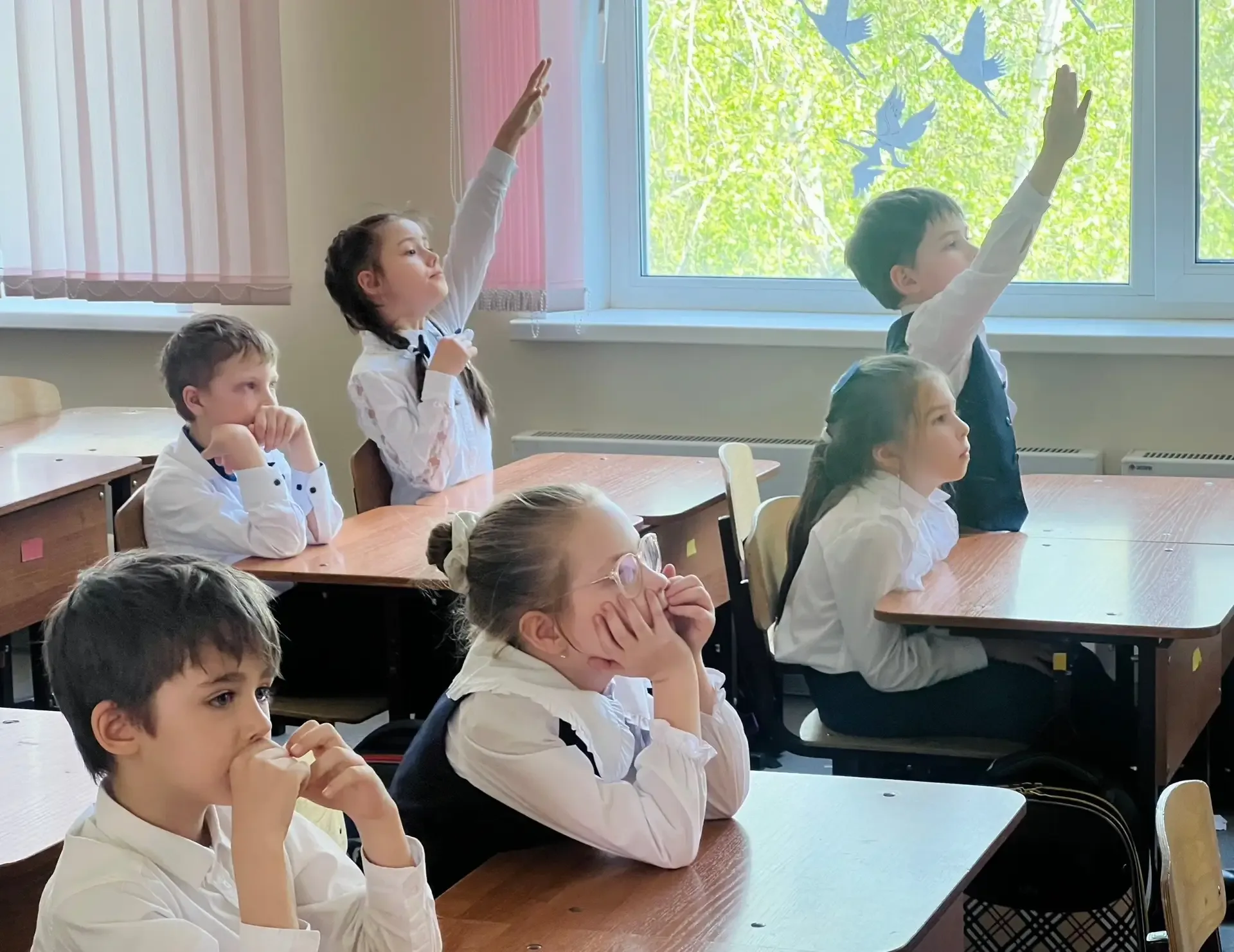 👩‍🏫 В 1А прошел тематический классный час ко Дню Победы  В преддверии праздника 9 Мая в 1А прошел оч