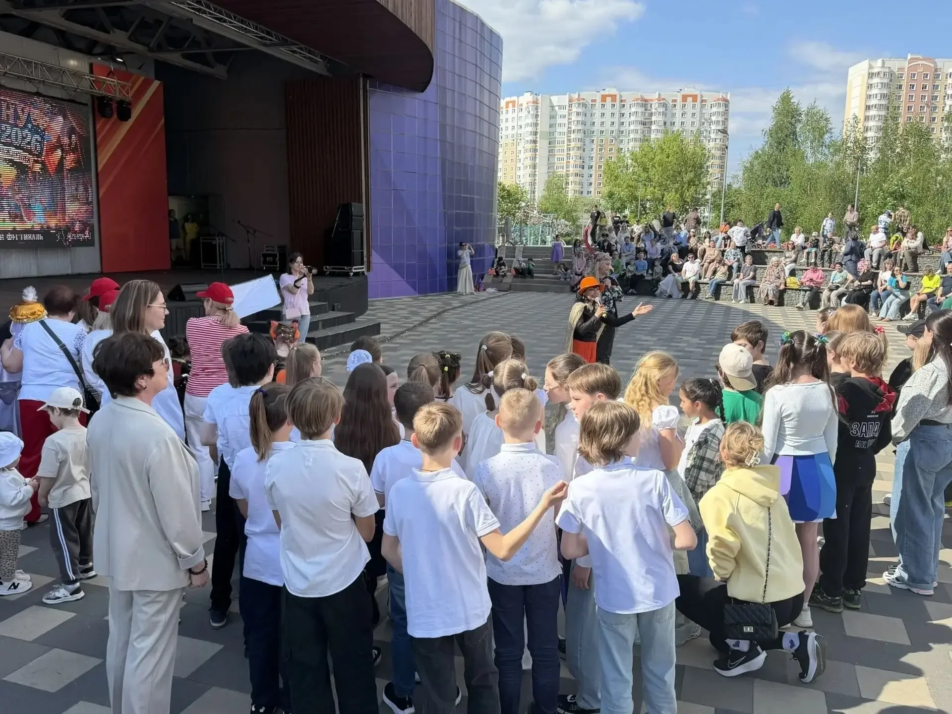 🎭 Браво, артисты! Итоги фестиваля «В плену кулис – 2026»  Театральный сезон в Школе №1018 завершился