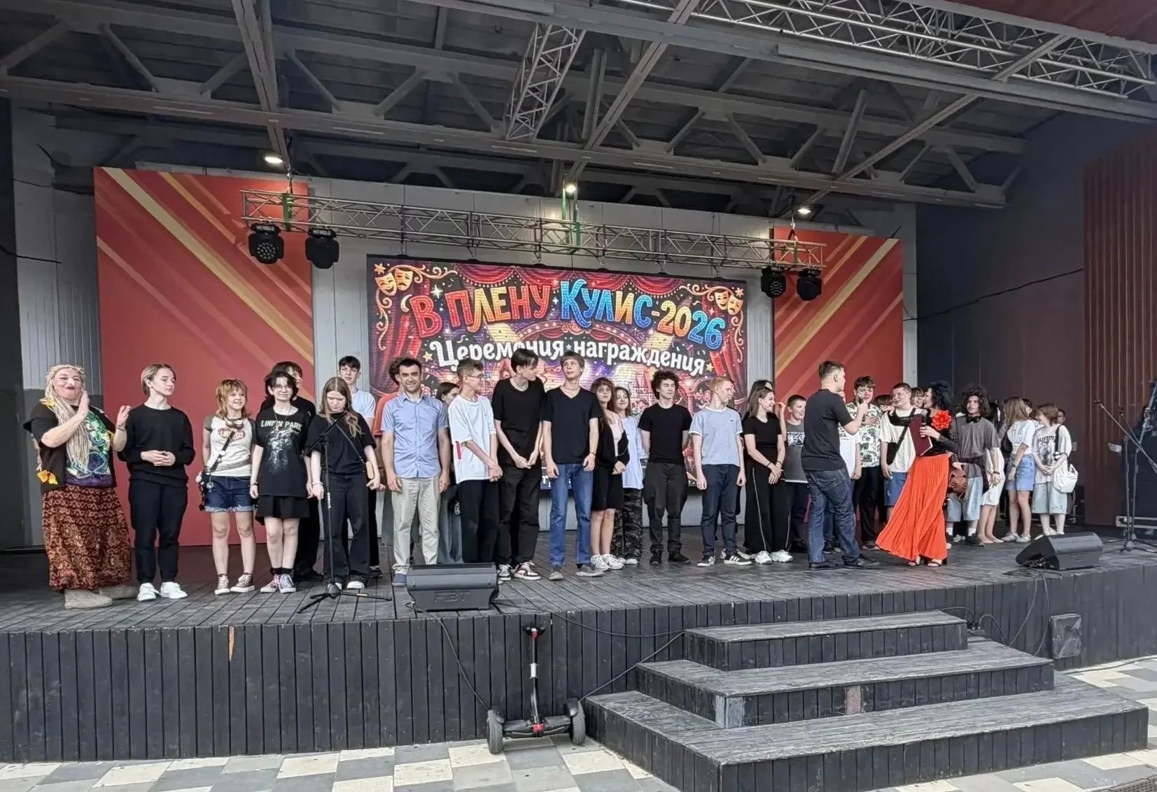 🎭 Браво, артисты! Итоги фестиваля «В плену кулис – 2026»  Театральный сезон в Школе №1018 завершился