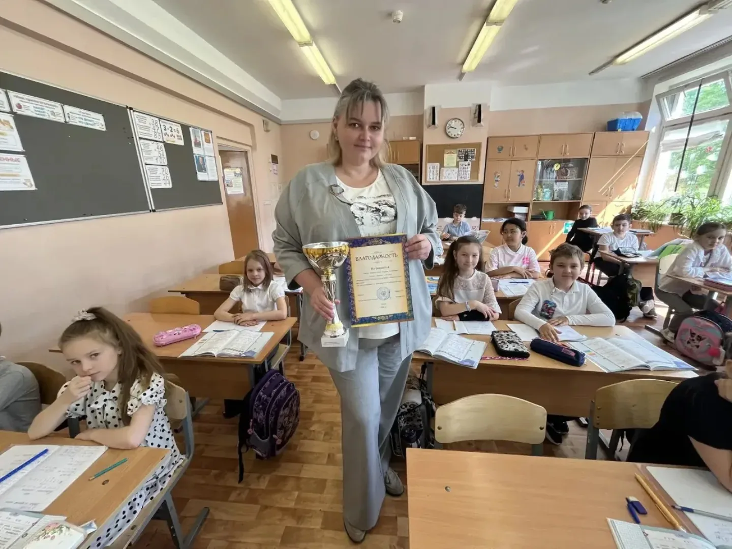 Поздравляем с заслуженной победой!   🎉Ученики 2 «А» класса и их классный руководитель Шабанова Динар