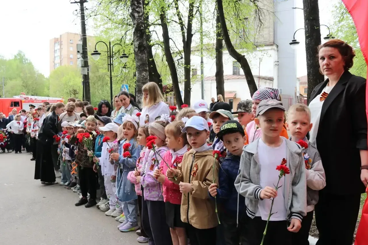 🔥8 мая 2026 года у мемориала "Вечный огонь", которому в этом году исполнилось 55 лет, жители микрора
