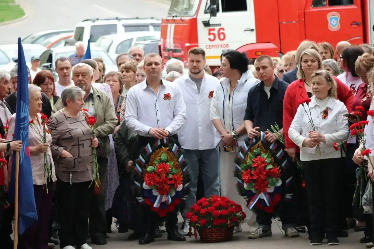 🔥8 мая 2026 года у мемориала "Вечный огонь", которому в этом году исполнилось 55 лет, жители микрора
