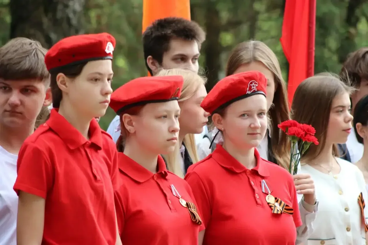 🔥8 мая 2026 года у мемориала "Вечный огонь", которому в этом году исполнилось 55 лет, жители микрора
