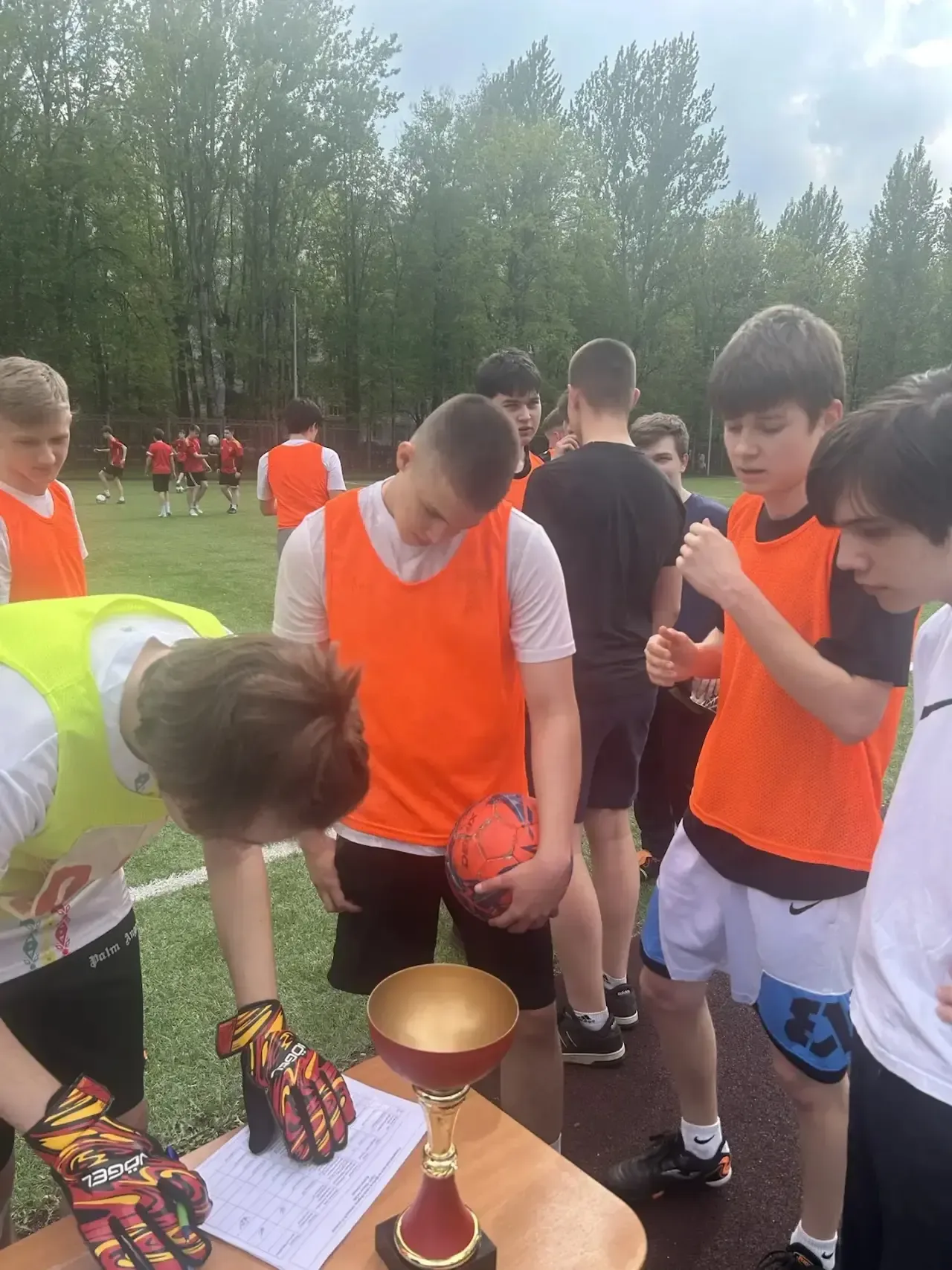 ⚽️ Еще одна замечательная традиция появилась в корпусе «Запад»!  13 мая прошел футбольный матч среди