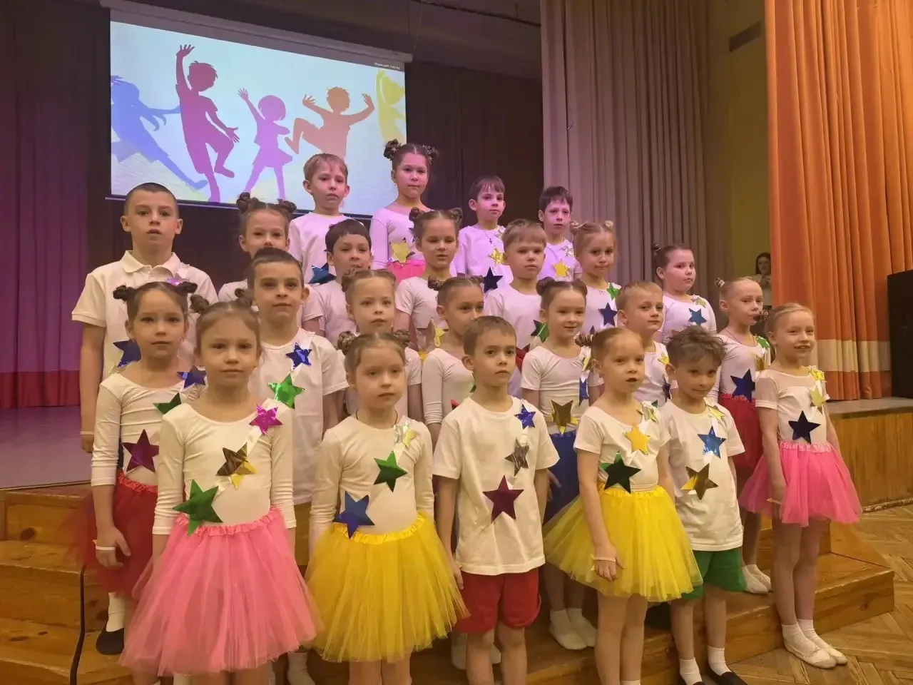 🩰 Танцуем, чувствуем, живём!  Корпус «Север» превратился в настоящую территорию движения, ритма и вд