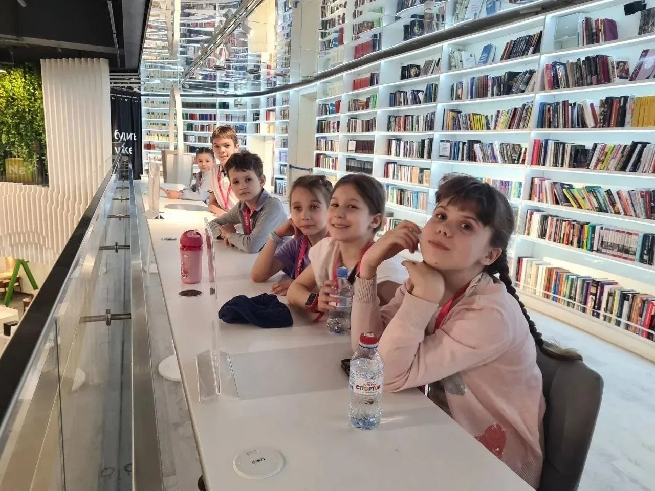 Подарок за победу 🏛⚛️  Наш хоровой ансамбль «Улыбка» побывал на экскурсии в павильоне «Атом» на ВДНХ