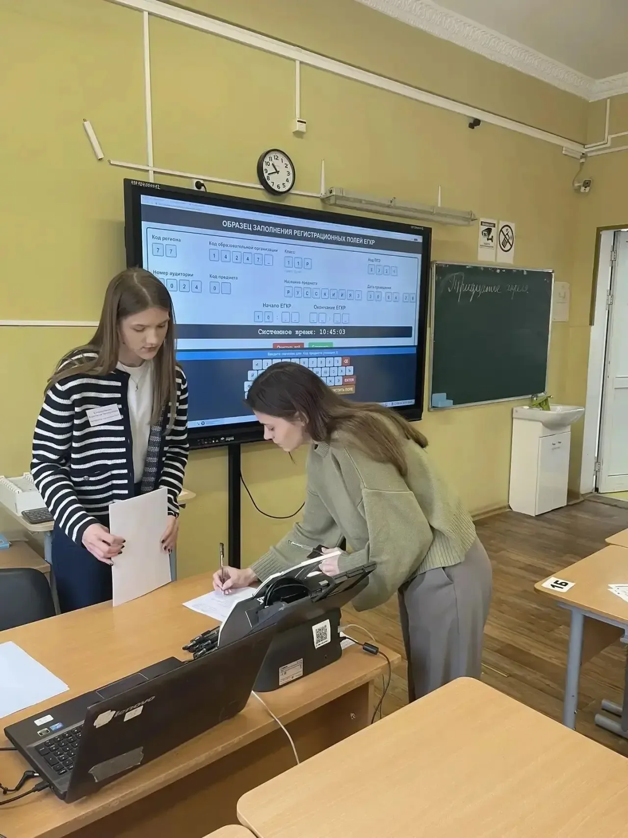 Сами сдали, чтобы понять детей! Родители и администрация школы стали участниками всероссийской акции