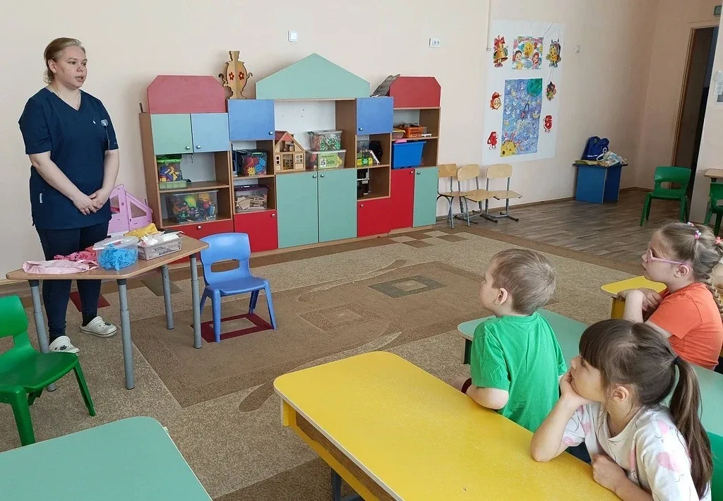 «Гость группы»: моя мама - медсестра  👩‍⚕️ 14 мая в подготовительной группе 9-6 прошёл интересный и 