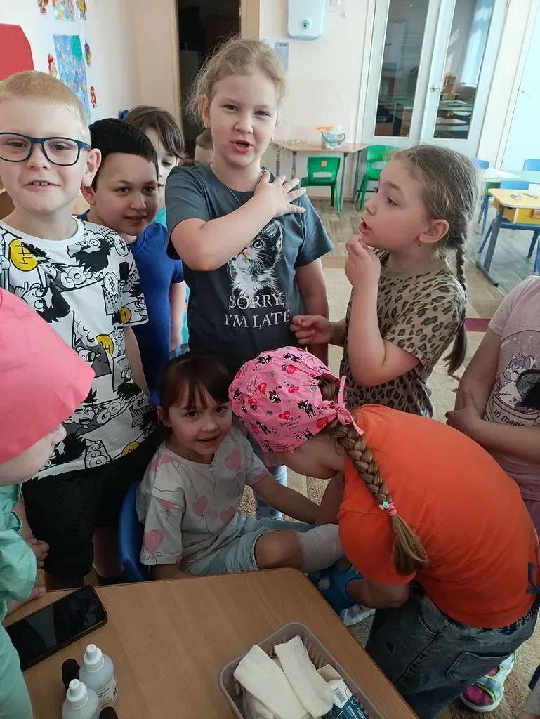 «Гость группы»: моя мама - медсестра  👩‍⚕️ 14 мая в подготовительной группе 9-6 прошёл интересный и 