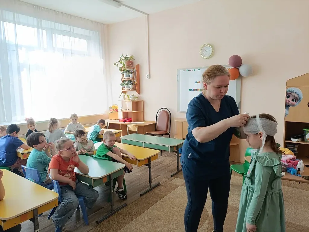 «Гость группы»: моя мама - медсестра  👩‍⚕️ 14 мая в подготовительной группе 9-6 прошёл интересный и 
