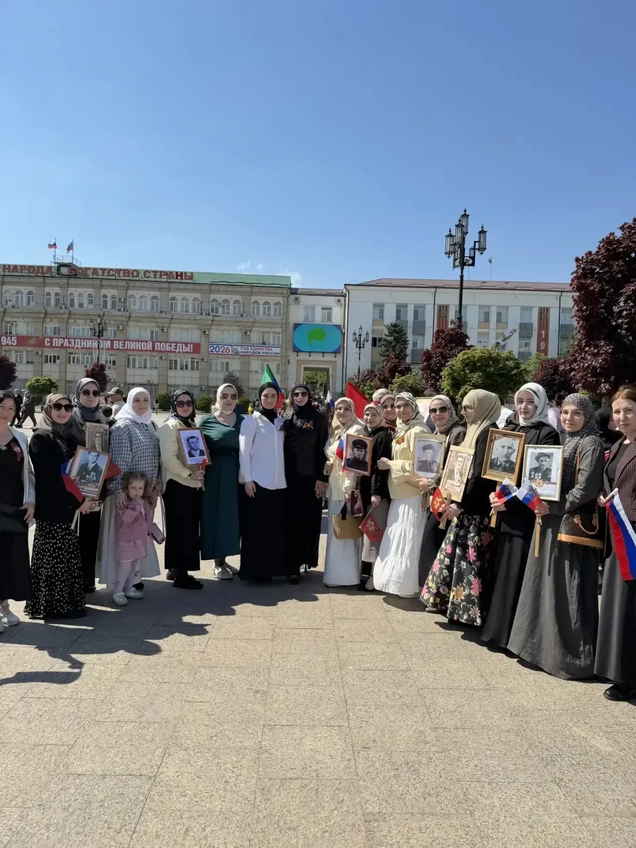 В Махачкале состоялось масштабное шествие «Бессмертного полка», объединившее свыше 30 тысяч человек 