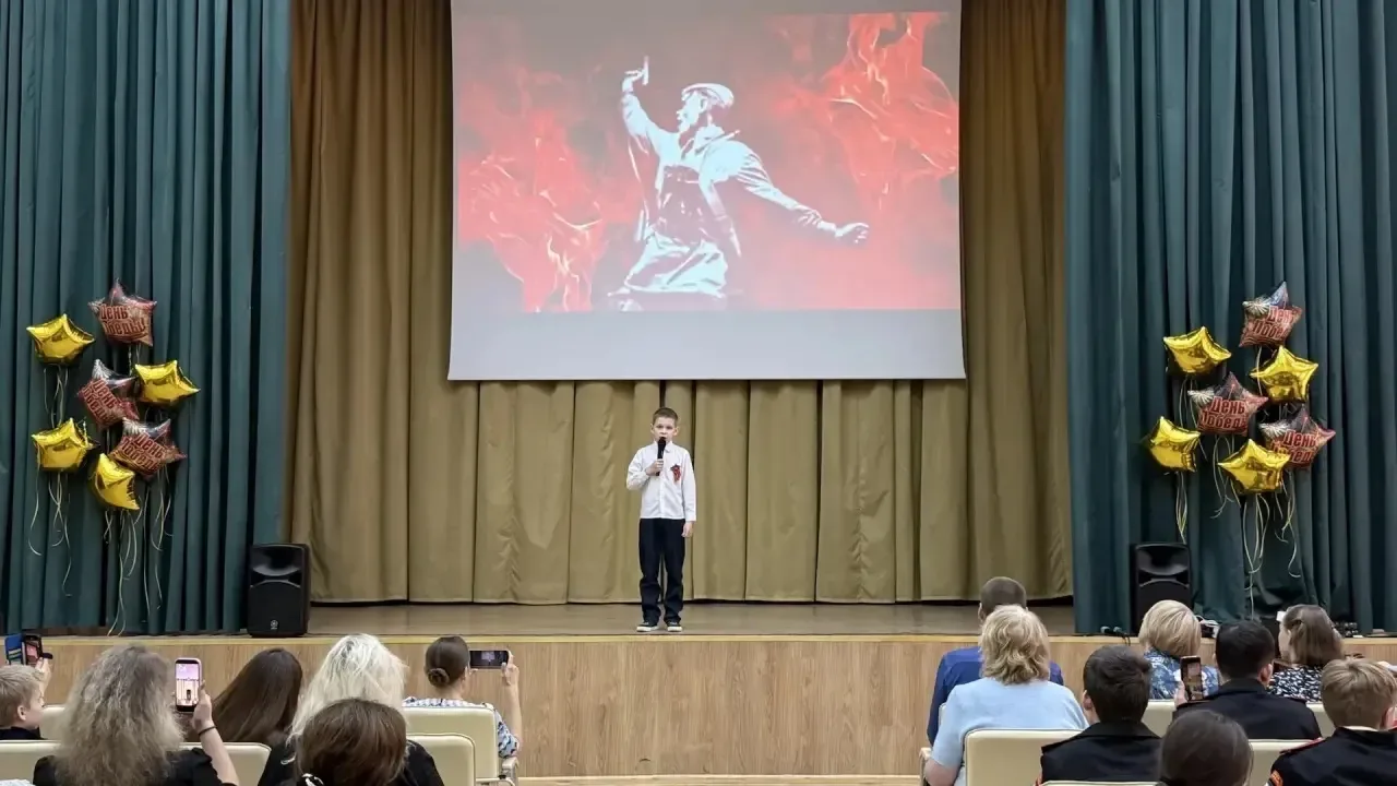 За кулисами остались ноты, а в сердцах — благодарность  🎶В стенах нашей школы прошёл концерт, посвящ