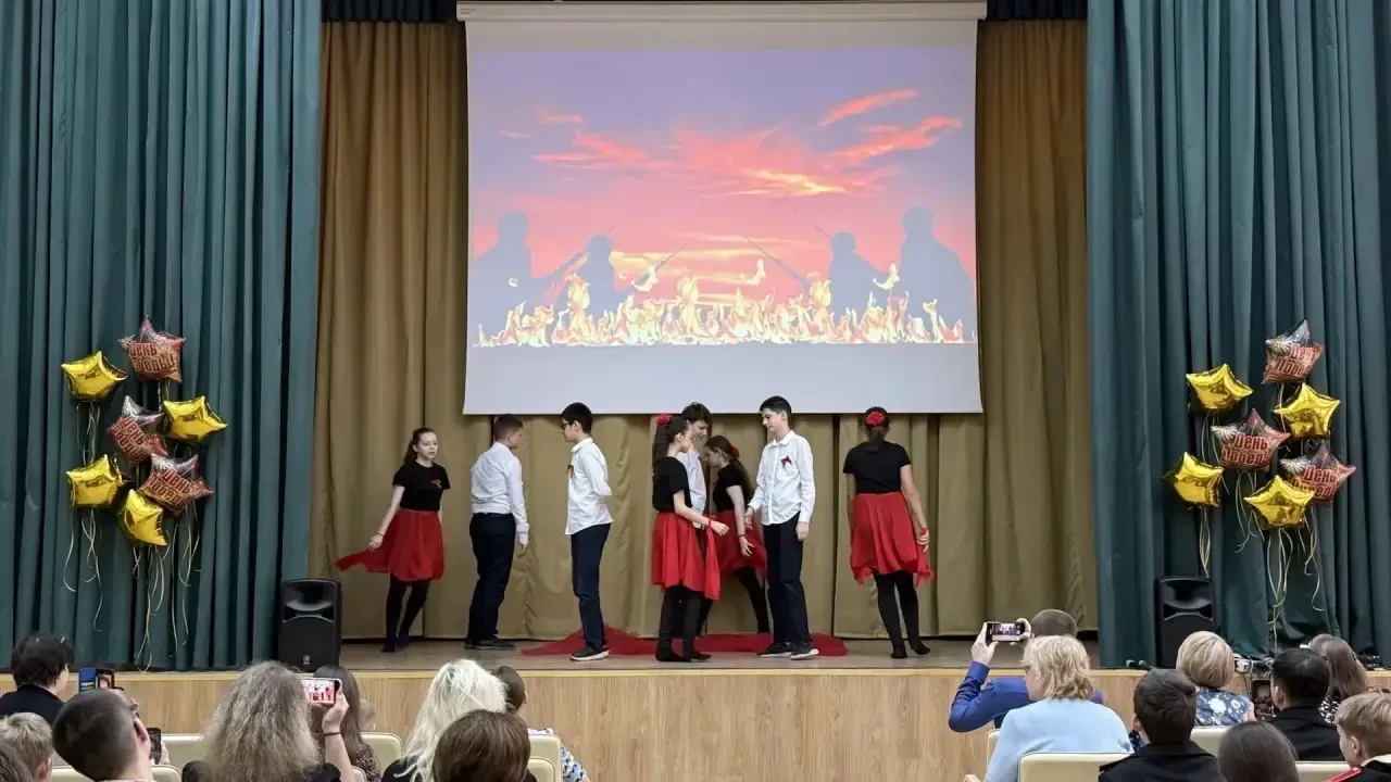 За кулисами остались ноты, а в сердцах — благодарность  🎶В стенах нашей школы прошёл концерт, посвящ