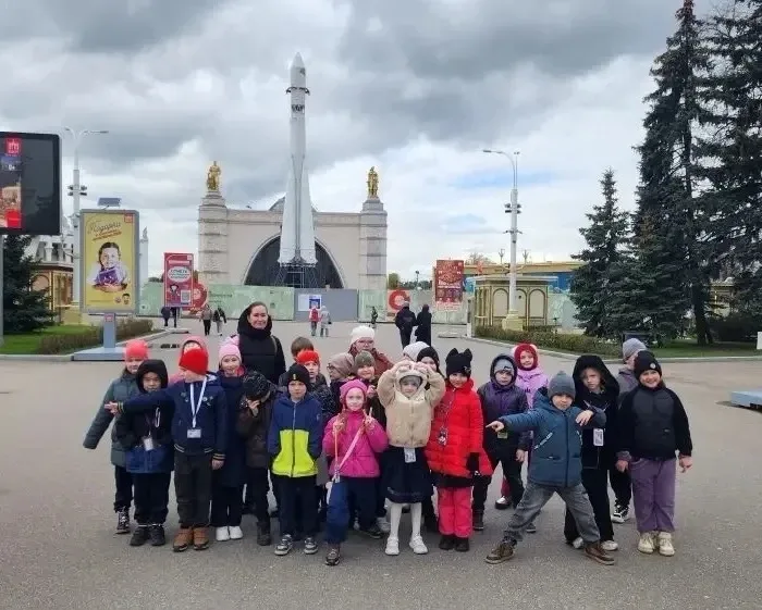 🚀 Первоклассники 1 «В» покоряют космос!  💫 Наши юные исследователи из 1 «В» совершили захватывающее 