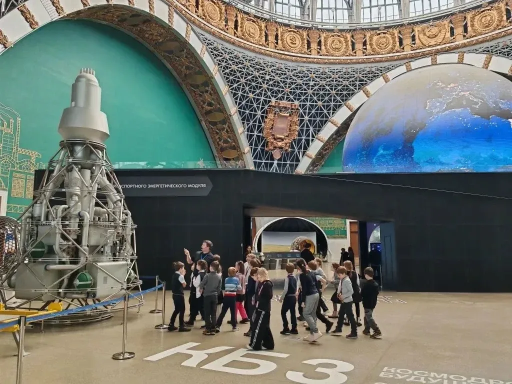 🚀 Первоклассники 1 «В» покоряют космос!  💫 Наши юные исследователи из 1 «В» совершили захватывающее 