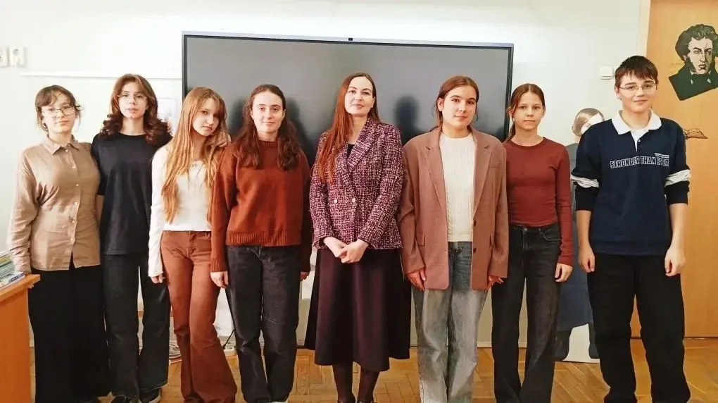 Литературная дуэль  🏫В нашей школе царила атмосфера настоящего литературного поединка! Между 8 "А" и