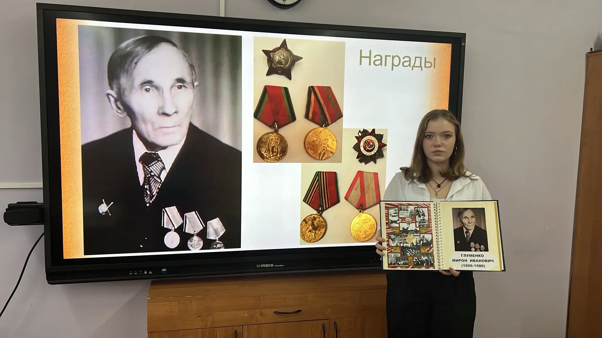«Смотря на ветви, что колеблемы ветрами На корни, что торчат из-под земли, Как дерево, растущее века